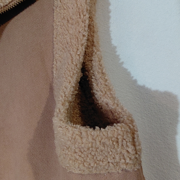 Susan Graver Tan Vest with Sherpa Lining - Picture 5 of 8